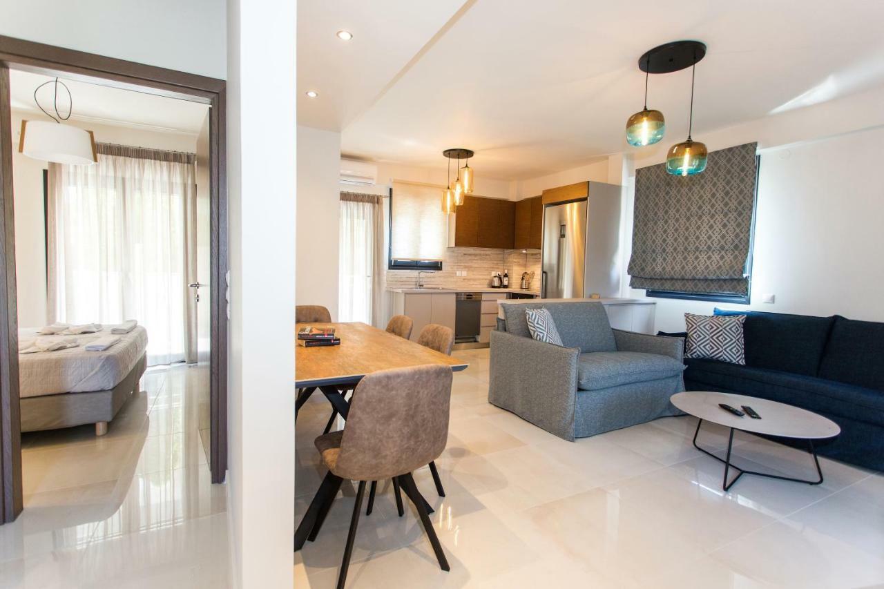 Moonline Maisonettes & Parga