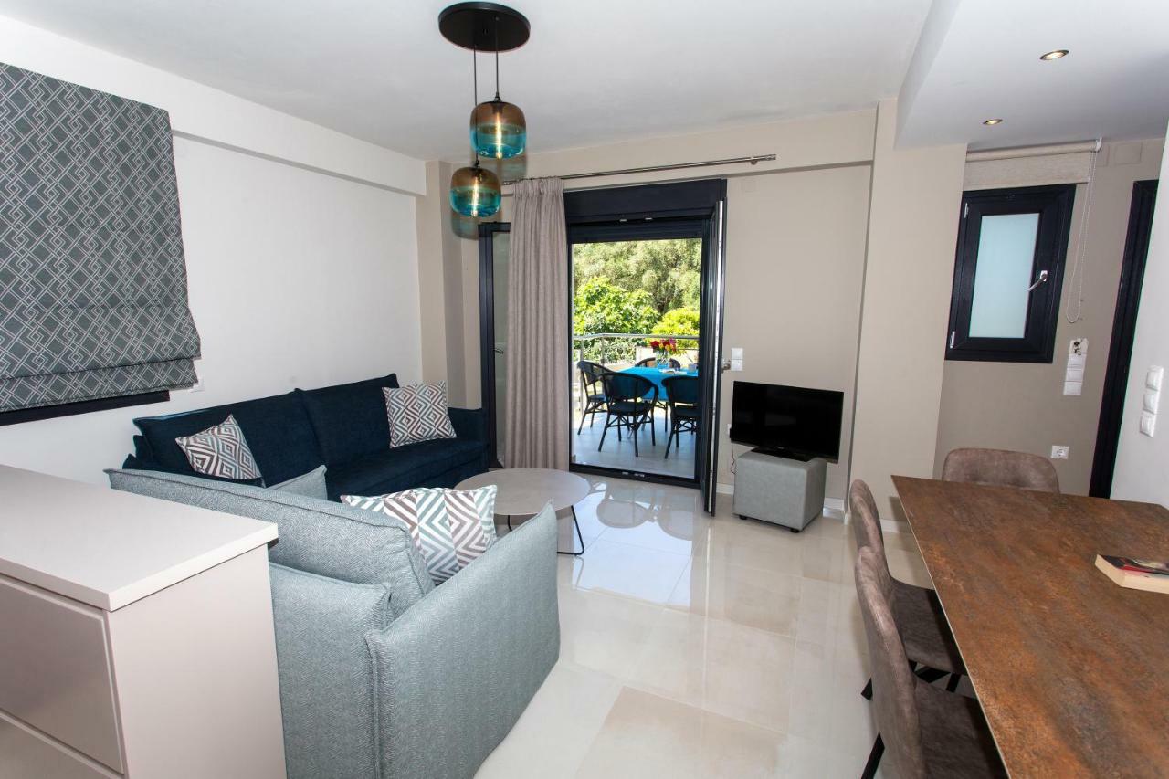 Moonline Maisonettes & *