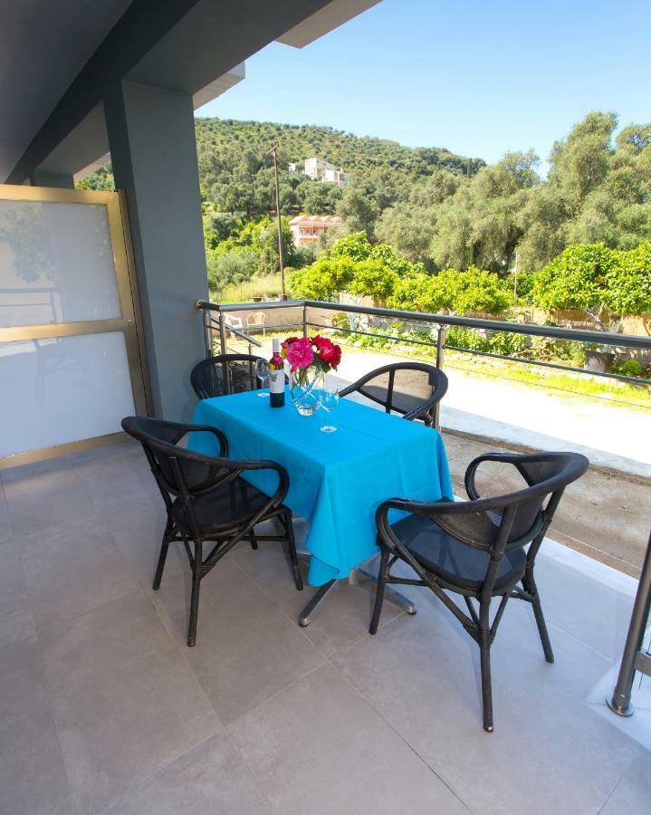 Moonline Maisonettes & Apartment Parga