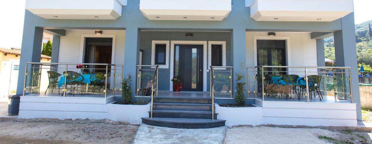 Moonline Maisonettes & * Parga